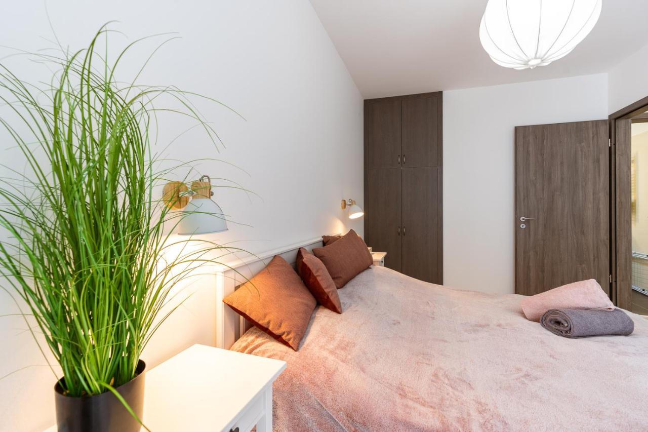 Modern & Newly Built Apartment With Private Garage Budapest Eksteriør billede