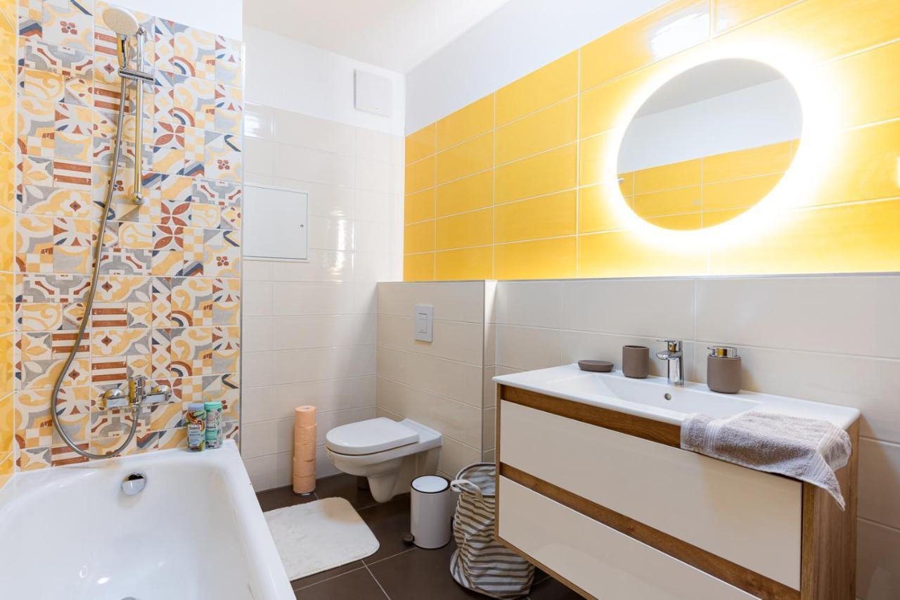 Modern & Newly Built Apartment With Private Garage Budapest Eksteriør billede