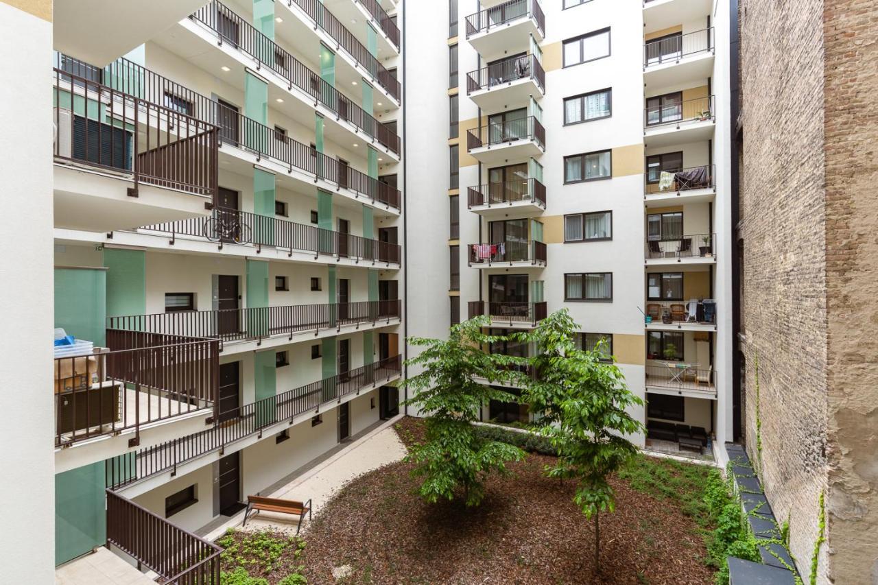 Modern & Newly Built Apartment With Private Garage Budapest Eksteriør billede