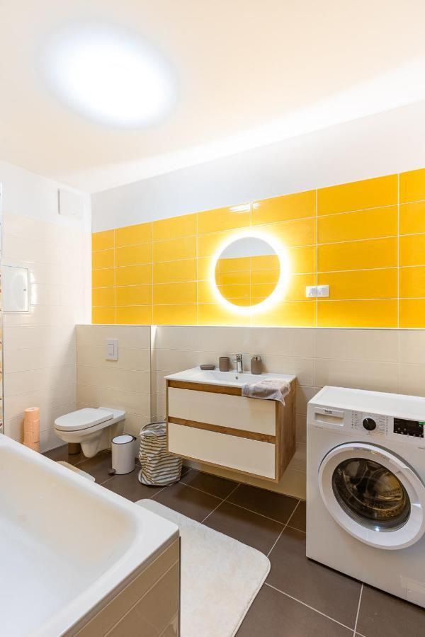 Modern & Newly Built Apartment With Private Garage Budapest Eksteriør billede